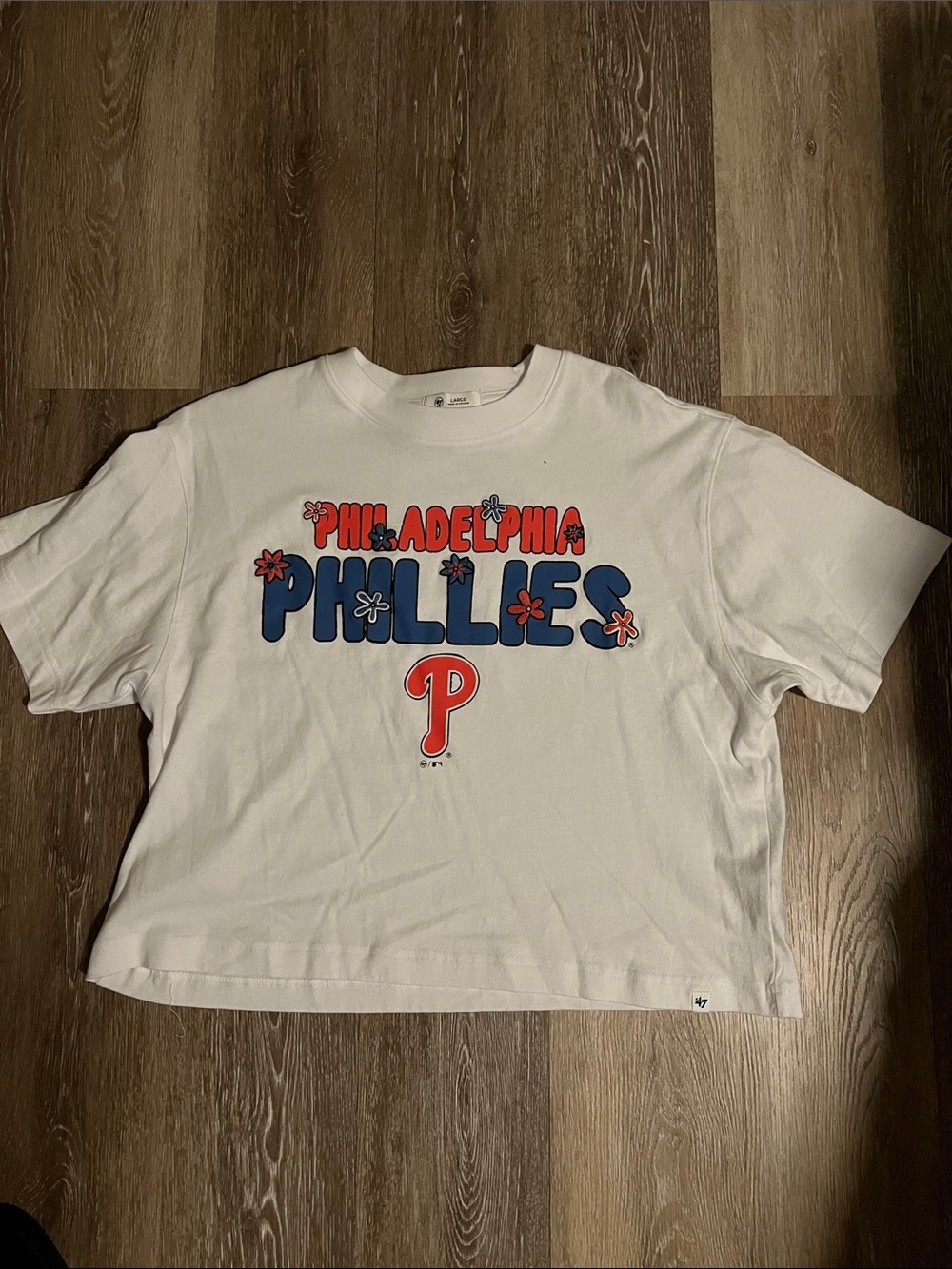 NWOT ‘47 White Philadelphia Phillies Short Sleeve Cropped Tee